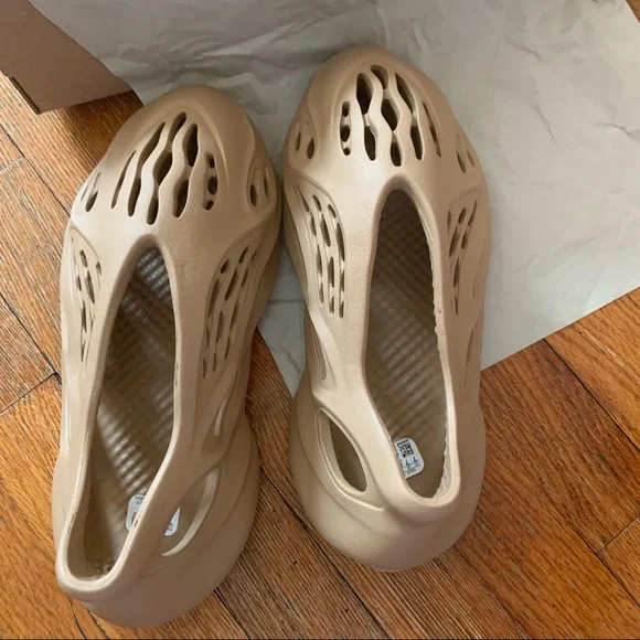 Yeezy Foam Runner - Tan - Picture 15 of 15